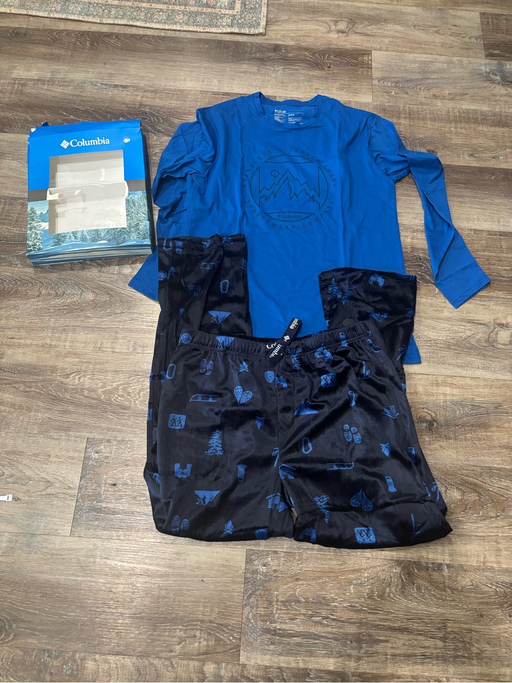 Men’s medium NEW Columbia Blue Long Sleeve Top with Black Printed Pajama Pants